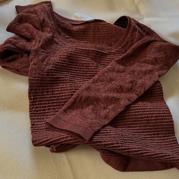 Floral Seamless Layering Fitted Top - Picture 4 of 4